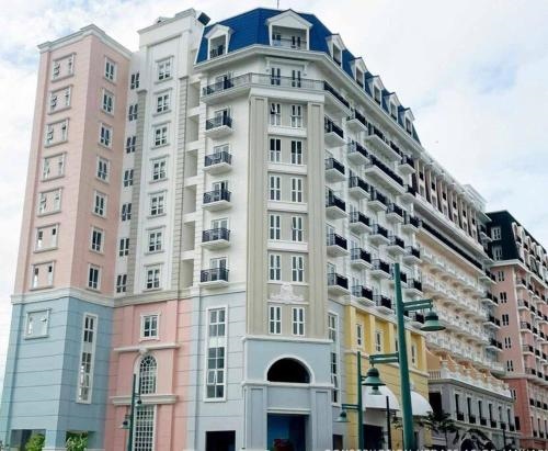 Saint Honore Executive: 6 guests, 5 beds, 2 bedrooms, 2 bathrms