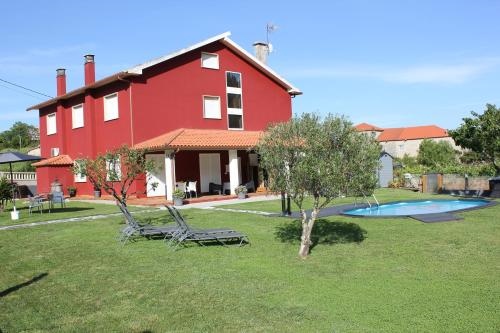 Apartamento en bloque vivienda con piscina y barbacoa a 15 min de la playa