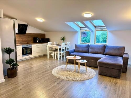 Apartamentai Pamaryje - Modernus ir Jaukus butas Priekules centre