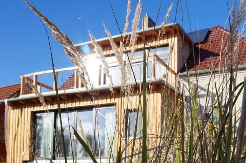 FeWo EG am Fluss mit Terrasse - eine grune Oase