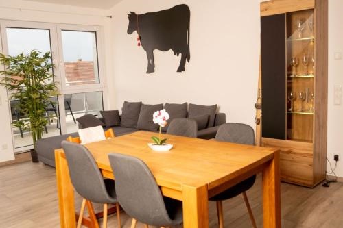 Moderne 3 Zimmer Wohnung Panorama mit gro?em Balkon fur 4Personen inklusive Wifi und Parkplatz