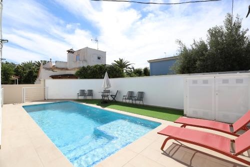 2 apartamentos en una excelente villa de playa compartiendo Piscina y Jardin