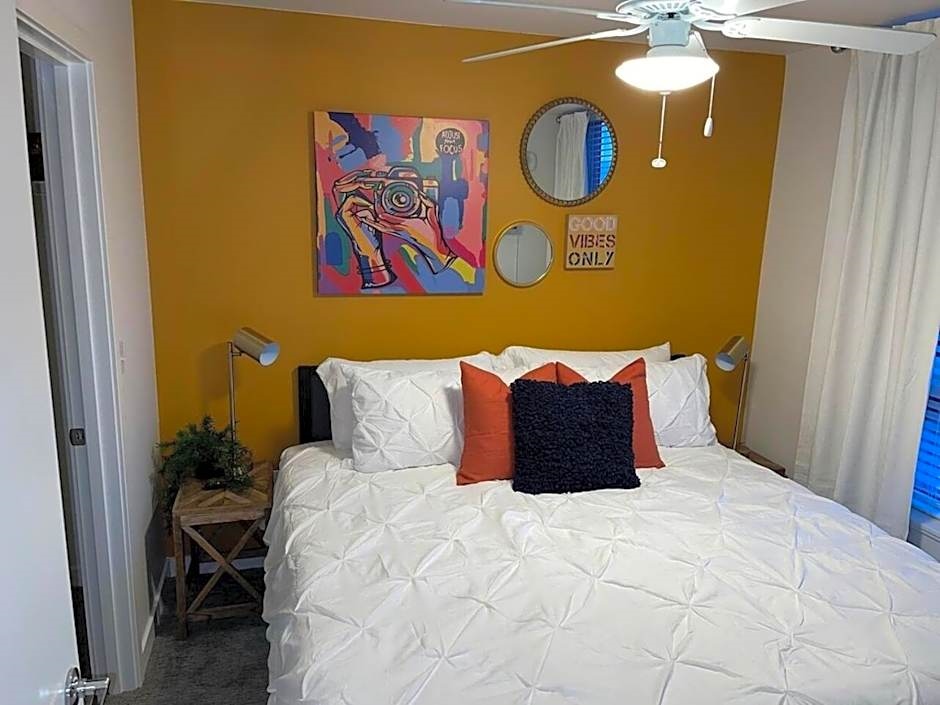 Full Kitchen-youtubetv-smart Locksking Bedtop Fl