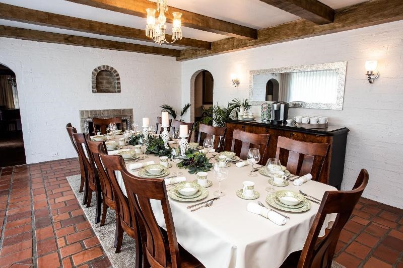 Hummingbird Estate Wine & Suites