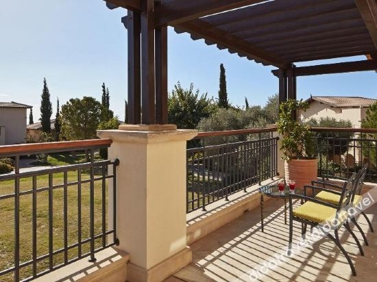 Aphrodite Hills Hotel