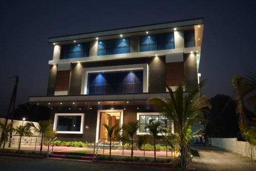 Vakratunda Executive