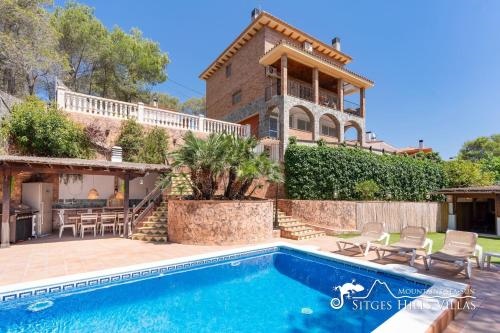 Charming Villa Del Cel, Peaceful Location, Private Pool And A/C