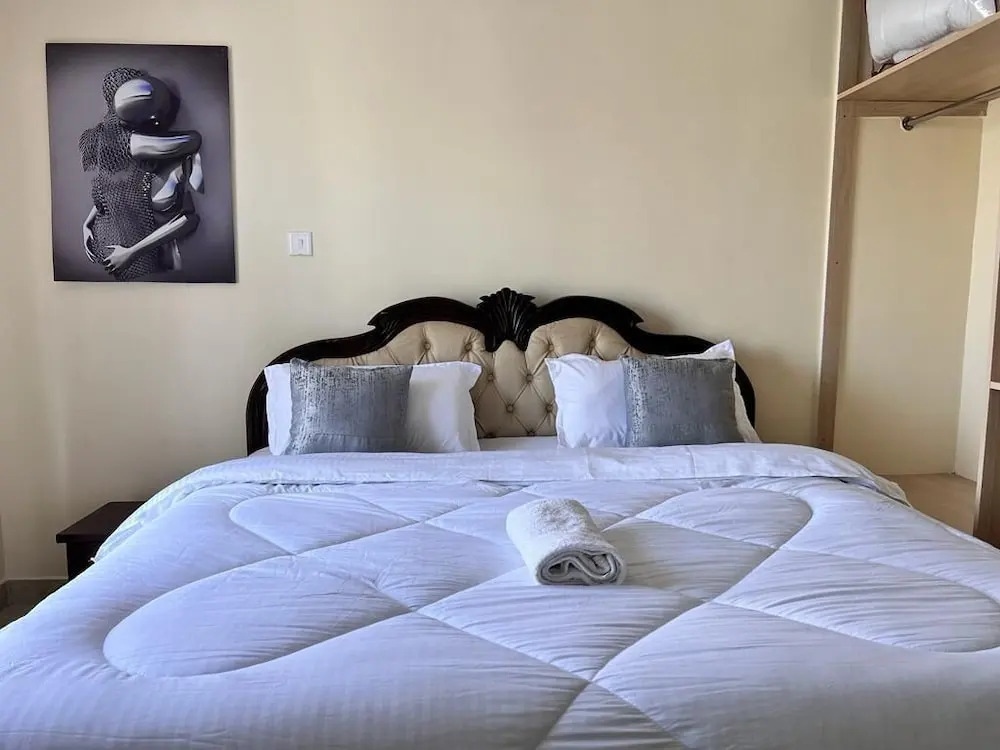 Lux Suites Cavendish Studio Apartments