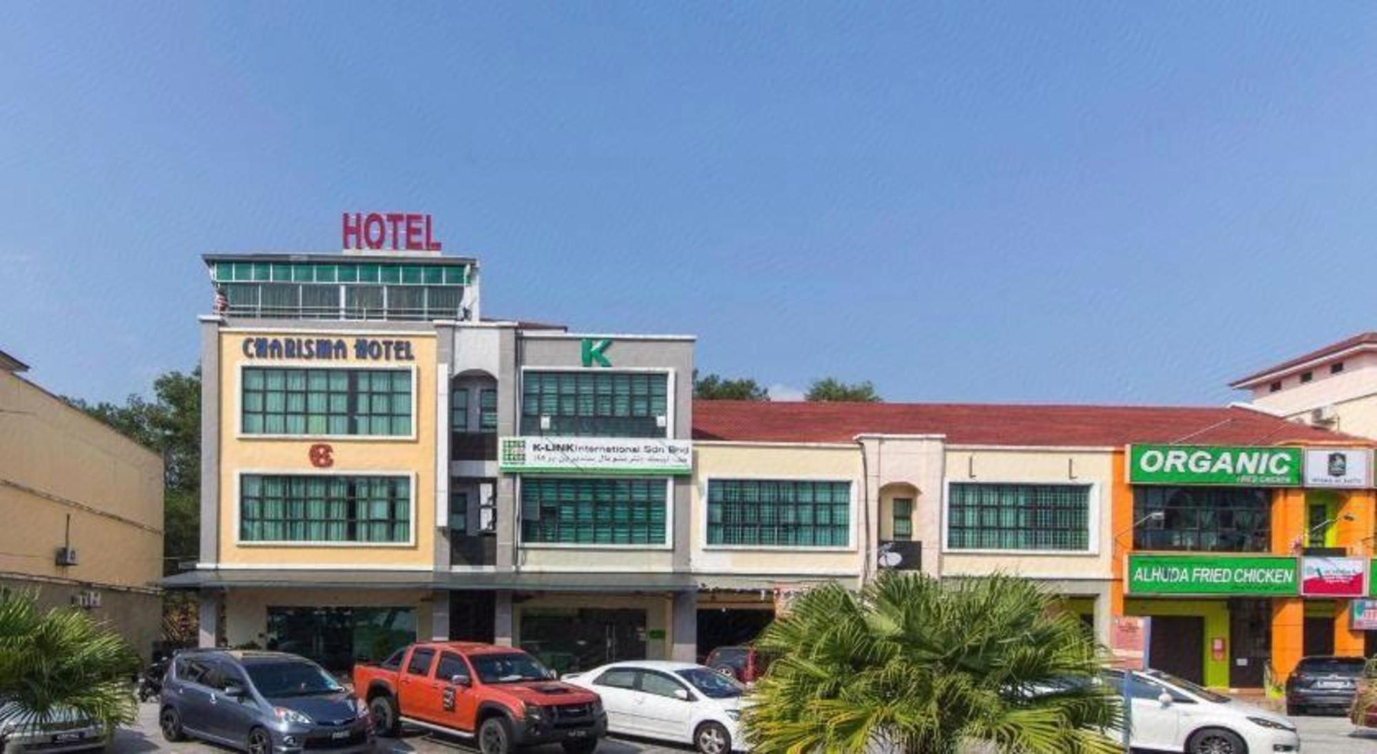 OYO 445 Charisma Hotel