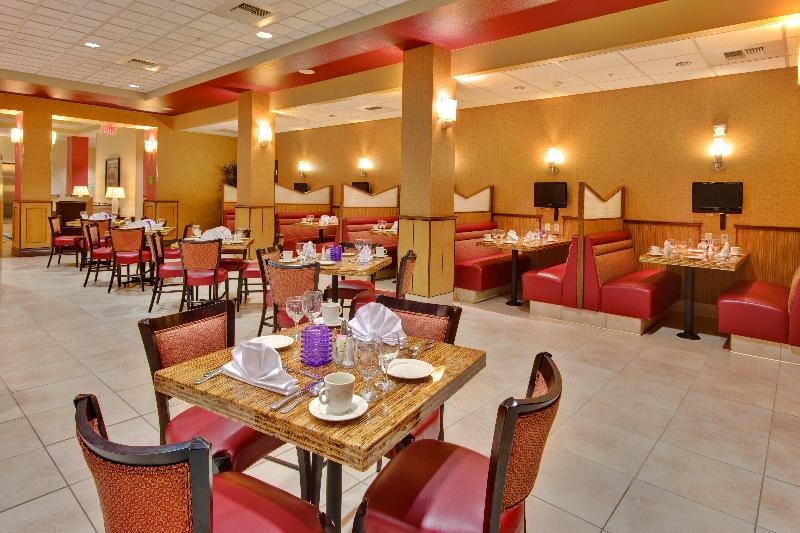 Holiday Inn & Suites Bakersfield