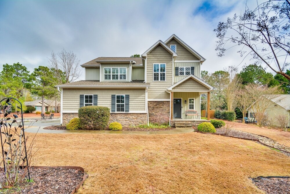 Spacious Home W/ Fireplace - Near Pinehurst Golf!