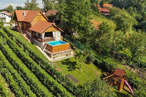 Rustic Cottage With Heated Pool