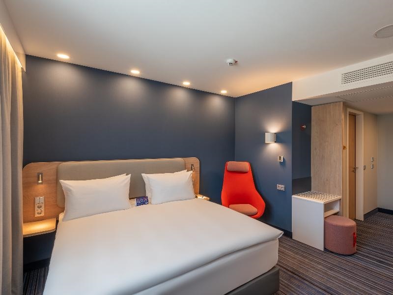 Holiday Inn Express Hamburg South A7 AS42 by IHG