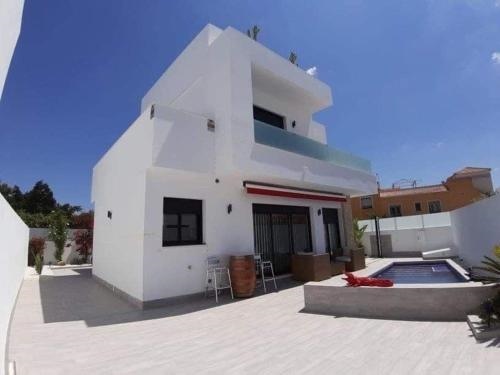 Modern 3 Bedroom Villa With Private Pool Mo35