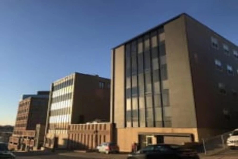 2Br Condo In Heart Of Uptown Coffee Wifi