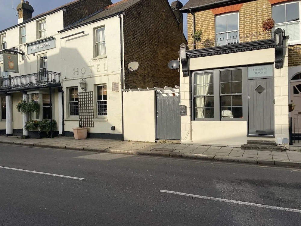 Immaculate 1-Bed Apartment Near The River Thames