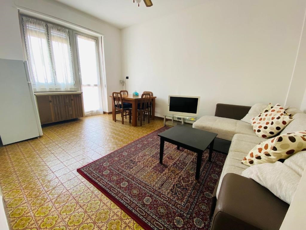 Cozy 2-Bedrooms Apartment Fully-Equipped Kitchen