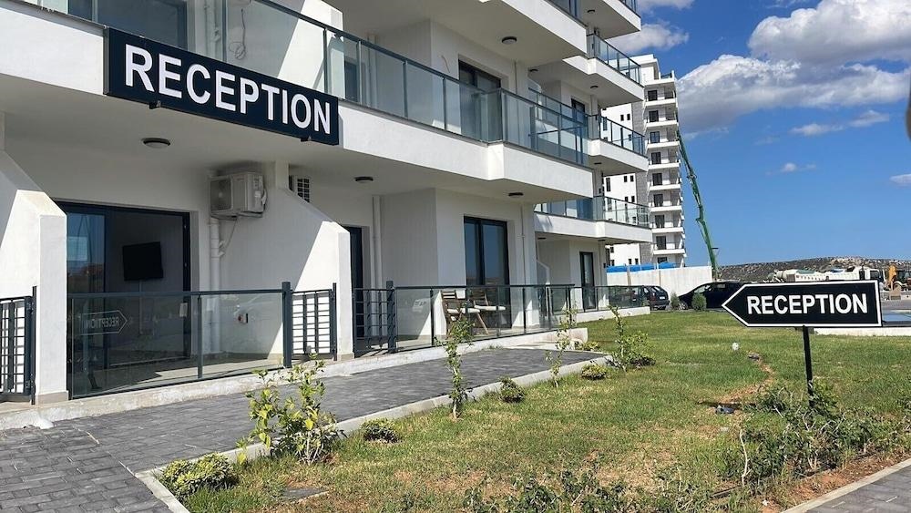 Iona Pool Apartments