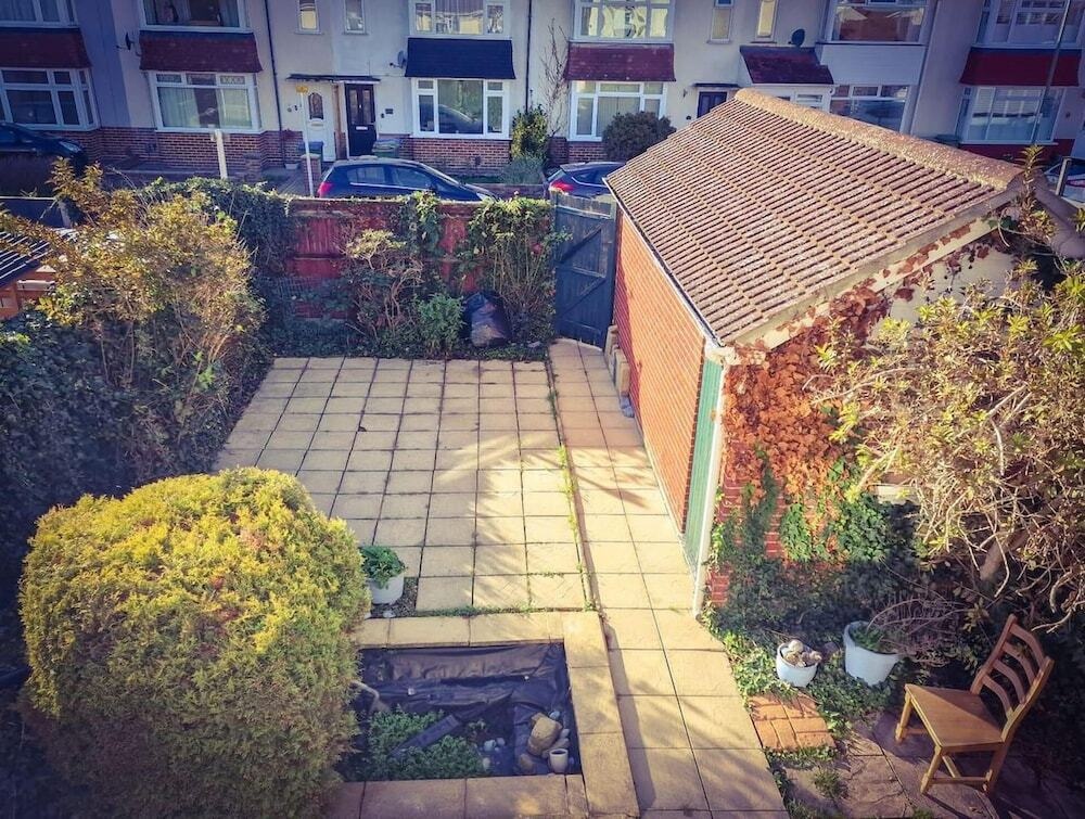 Lovely 3 Bedroom Holiday Home With Free Parking