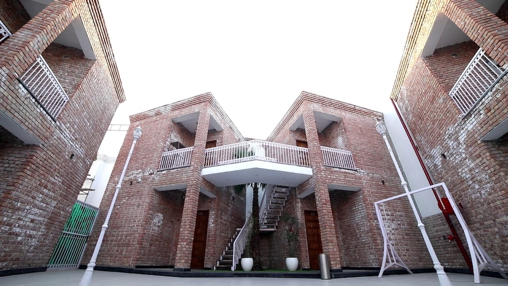 Raja Ji Hotel And Restaurant