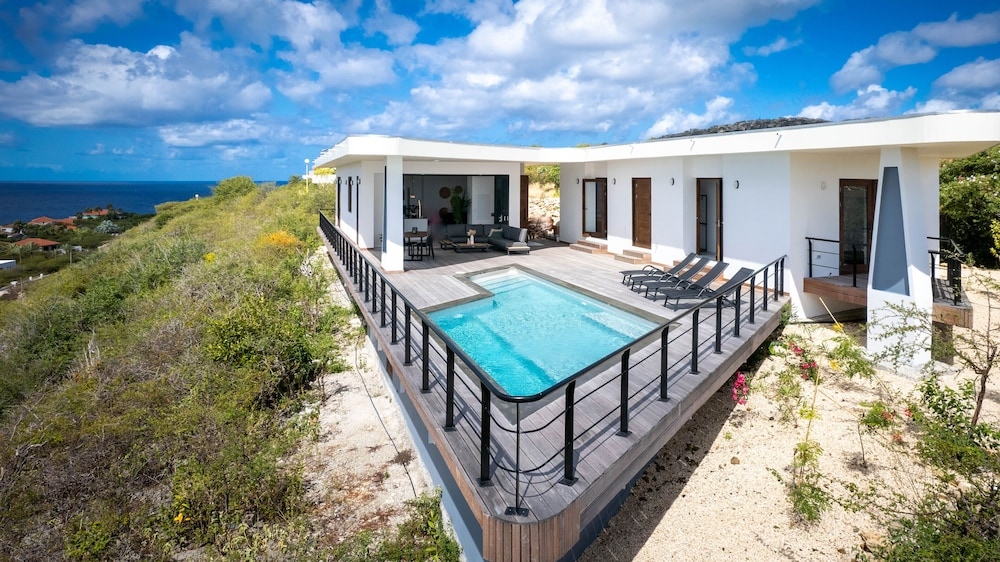 Coral Estate Holidays