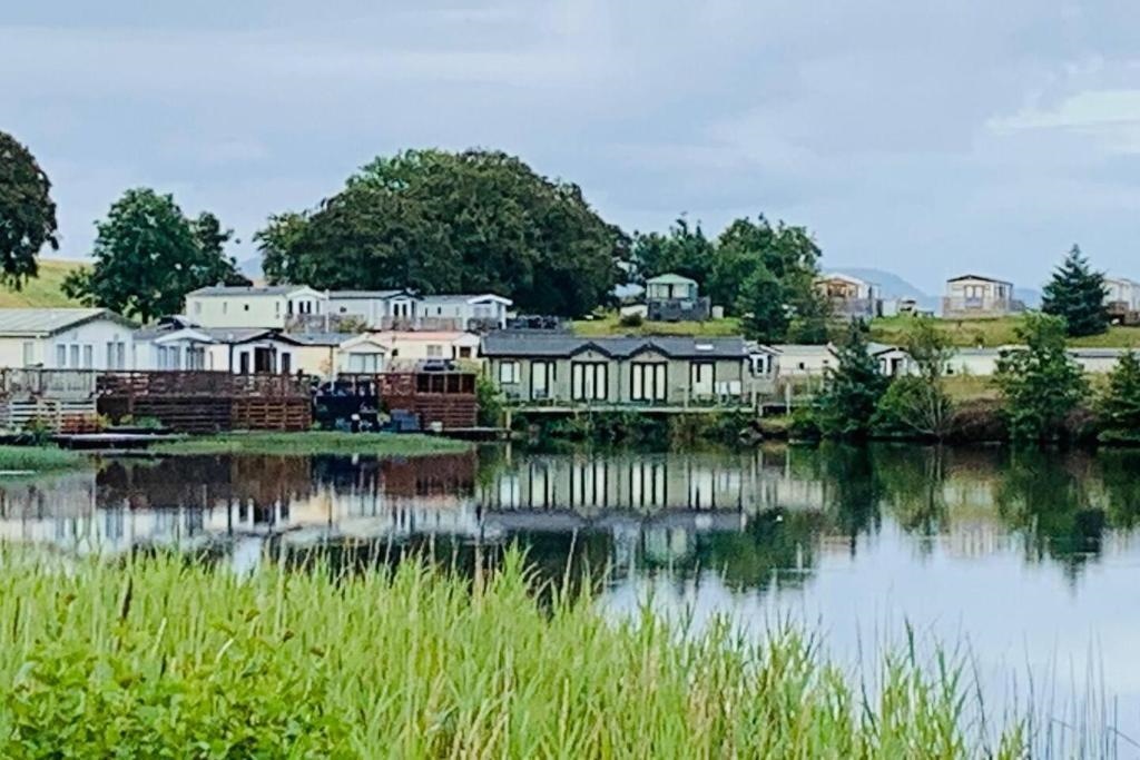3 Bedrooms Loch Views Heated Pool Close To Beaches