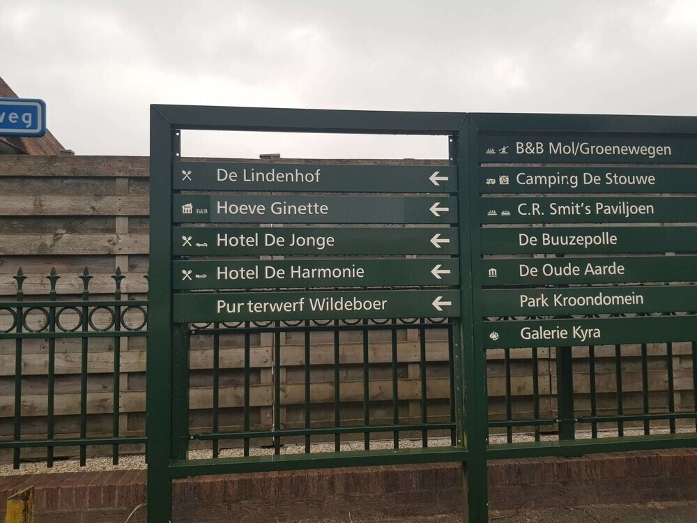 Attractive Farmhouse In Giethoorn With Garden