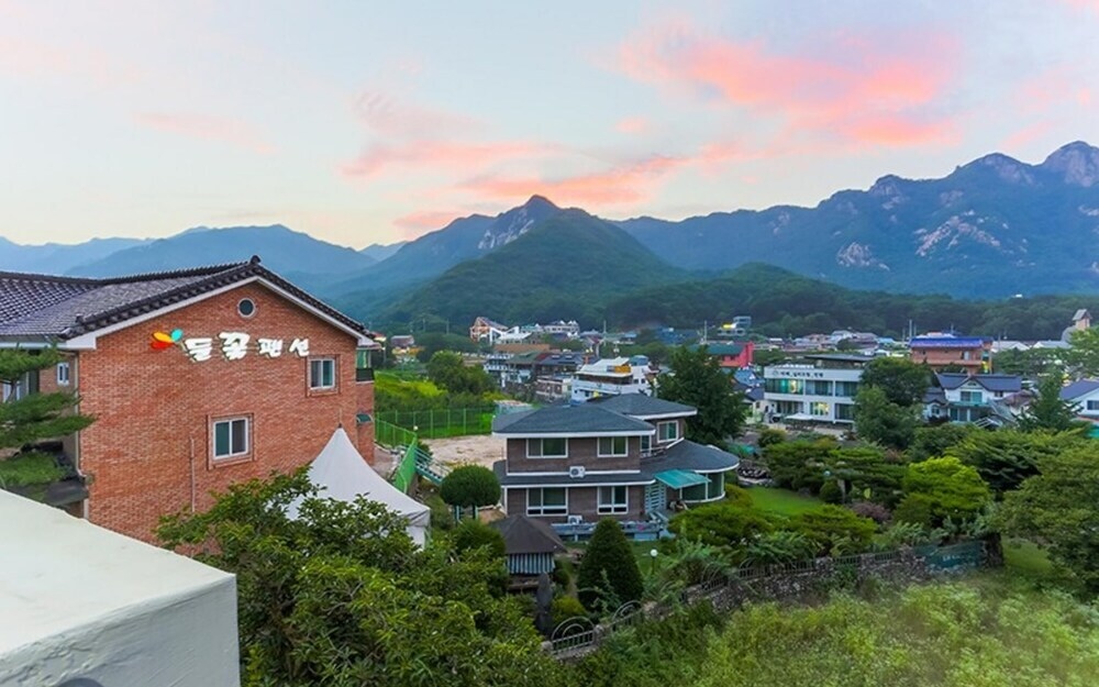 Gongju Gyeryongsandeul Flower Pension