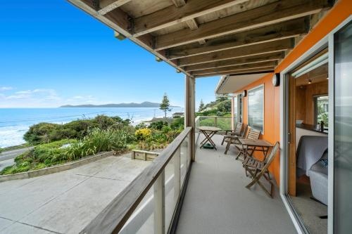 Rippling Waves Lookout - Raumati South Home