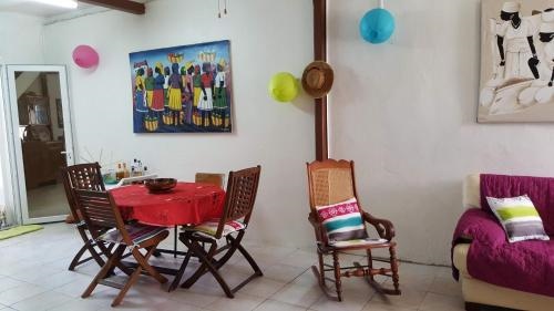 Maison De Charme À Saint-Pierre Avec Vue Sur Mer Et Montagne