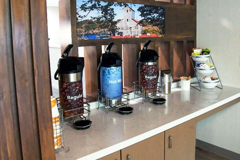 Comfort Inn & Suites NW Milwaukee