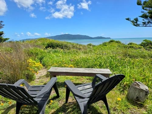 Beachfront Getaway - Waikanae Beach Holiday Home
