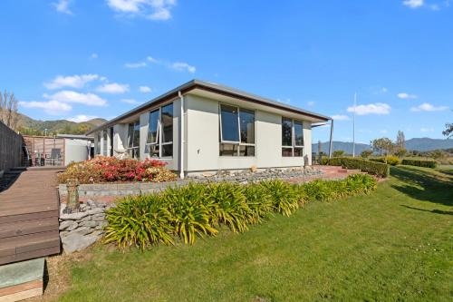 Paradise In Pohara - Pohara Beach Holiday Home