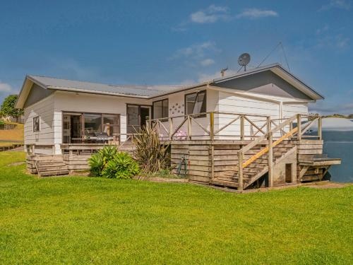 Key To Whangapoua - Whangapoua Holiday Home