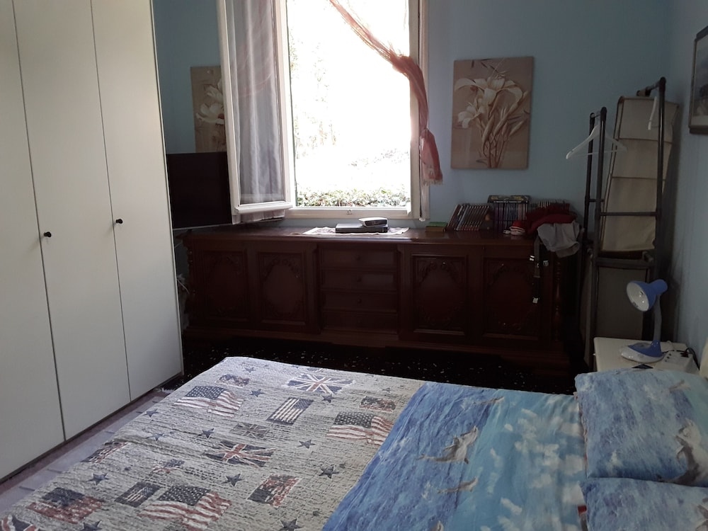 Room in Guest Room - Valle Degli Ulivi - Liguria Italia