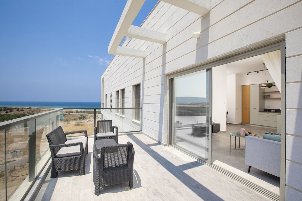 Stylish Penthouse Apartment Close To Akhziv Beach By Sea N' Rent