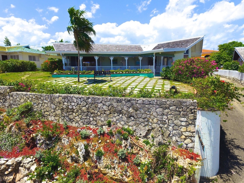 Windjammer Villa