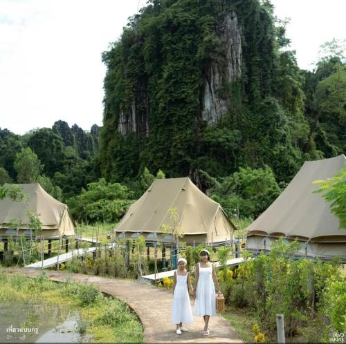 A Moment Of Love...By Red Z, Baan Mung