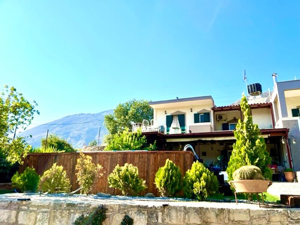 Villa Fisi 1 - Pool, Hot Tub & Mountain View
