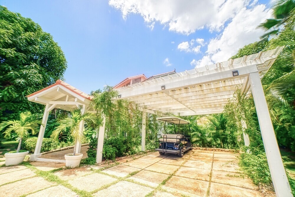 Private Two-Storey Villa With Pool