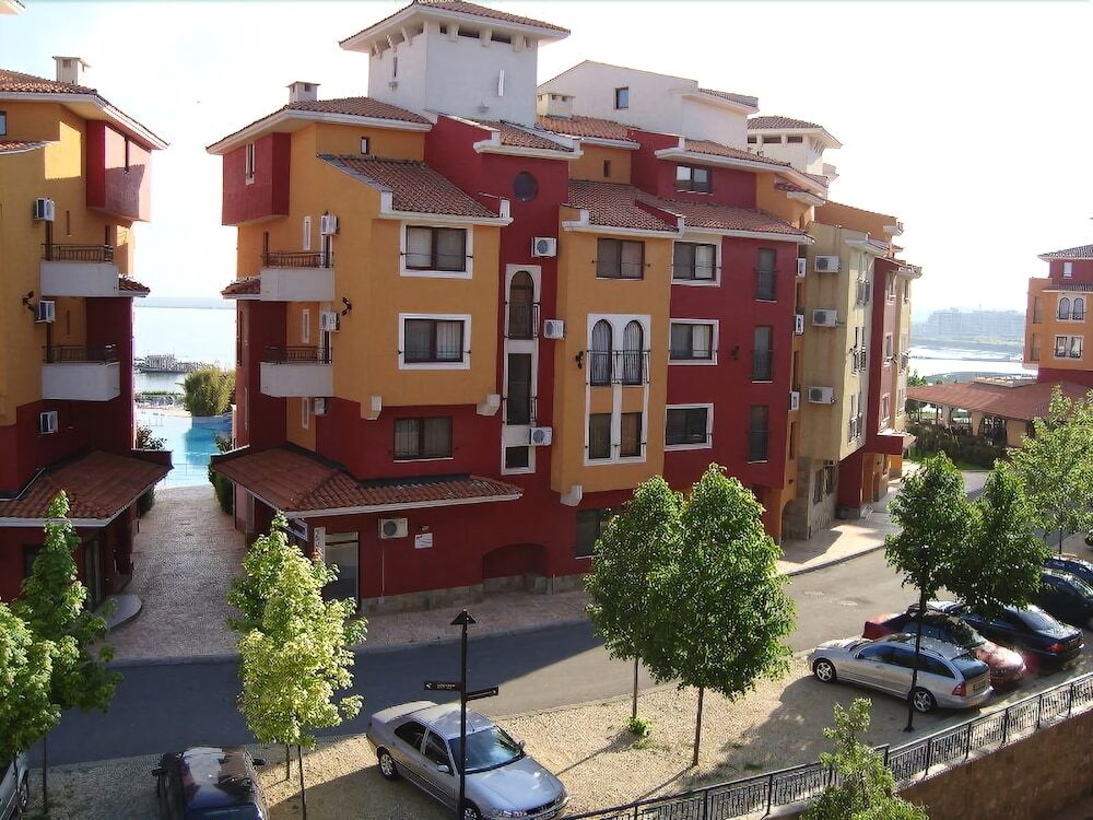 Marina Cape Apartments