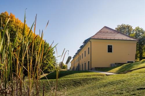 Dvorec Trebnik