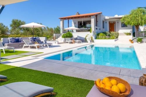 Villa Ampelaki - with heated pool