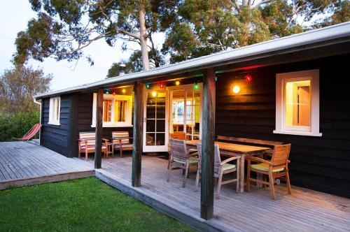 The Apple Pickers' Cottages At Matahua