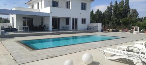 Kiti Village Villa Larnaca, Salt-Water Pool, 5 Bedrooms