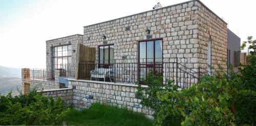 Red and White אדום לבן