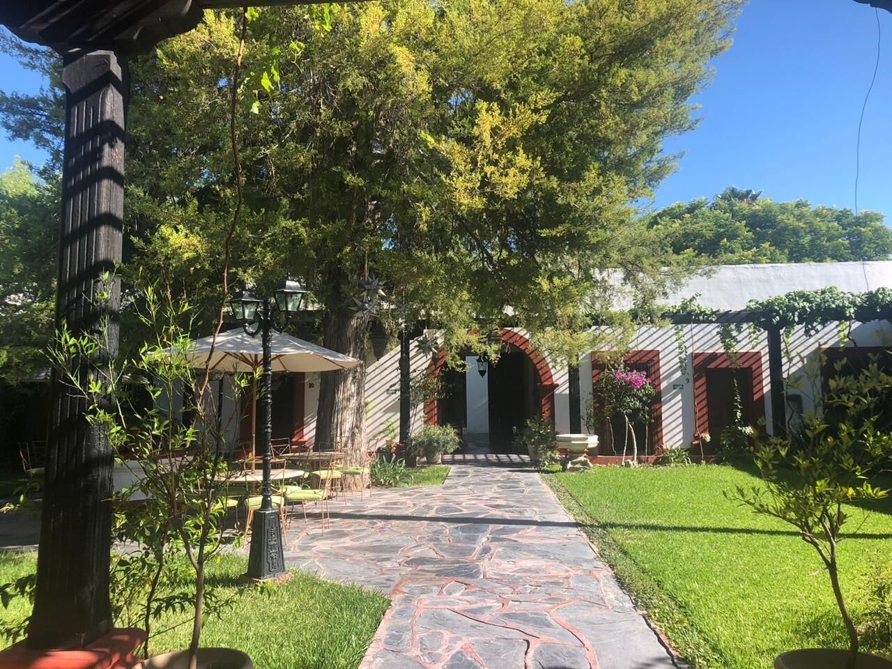 Hotel Hostal El Farol