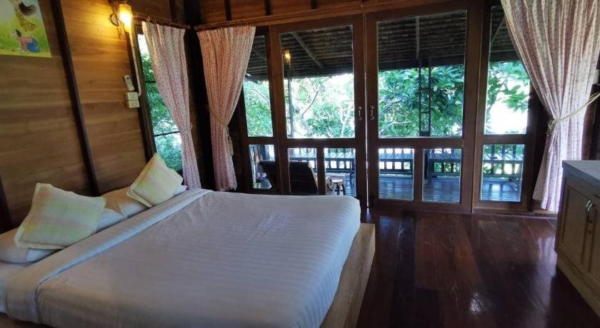 Baan Rimnam Resort Uttaradit