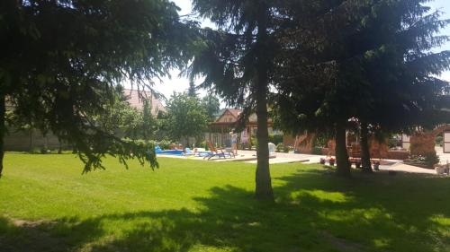 Cudowny Zakątek Z Ogrodem I Basenem