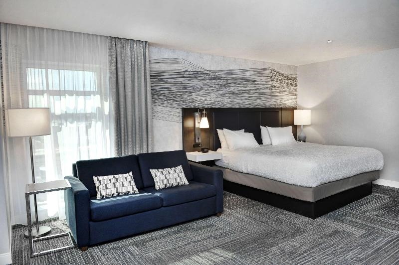 Hampton Inn & Suites by Hilton Quebec City /Saint-Romuald
